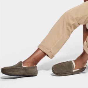 Ugg Men’s Suede Ascot Green Shearling Interior Slipon Loafers Slippers Size 11